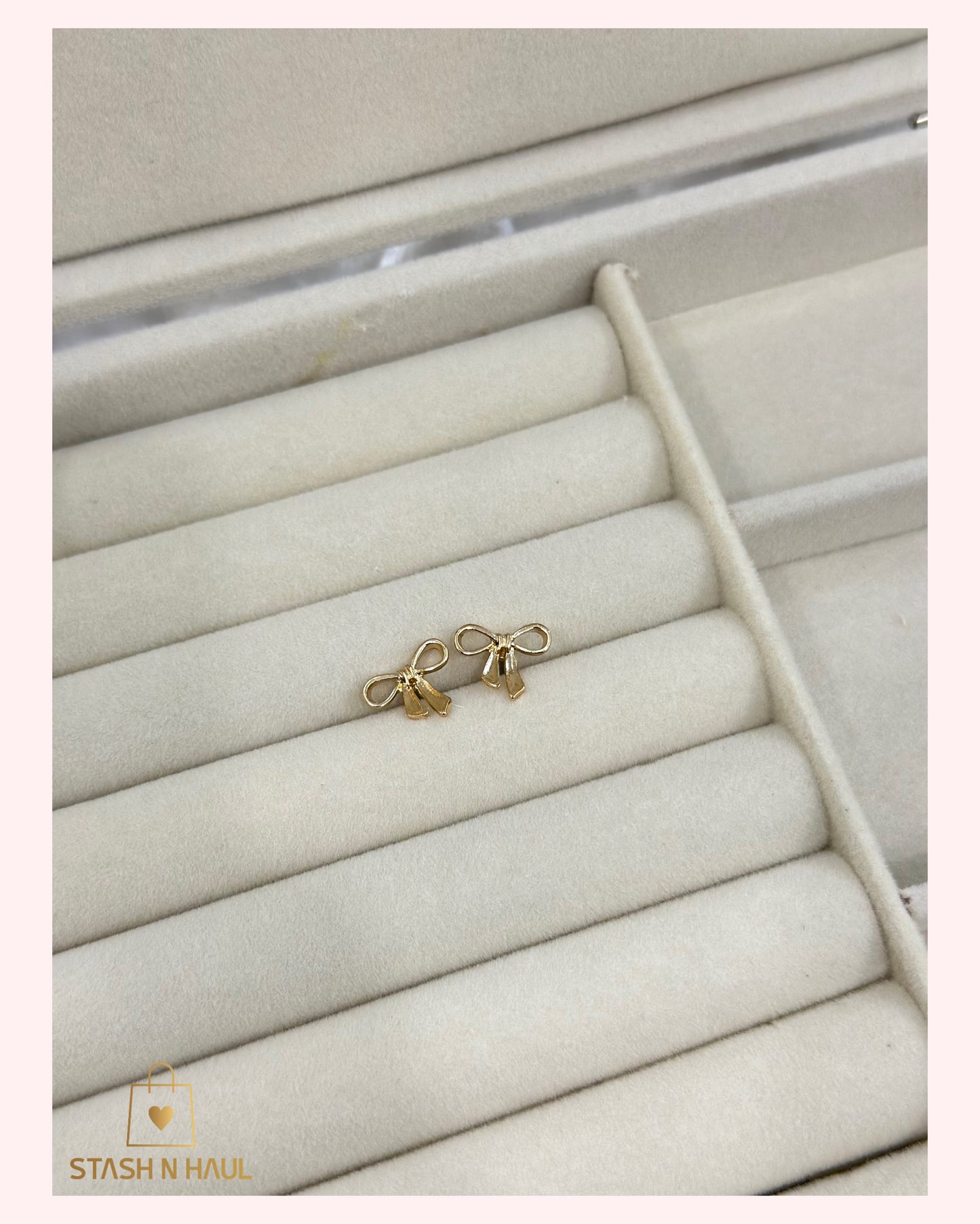 BOWKNOT STUDS
