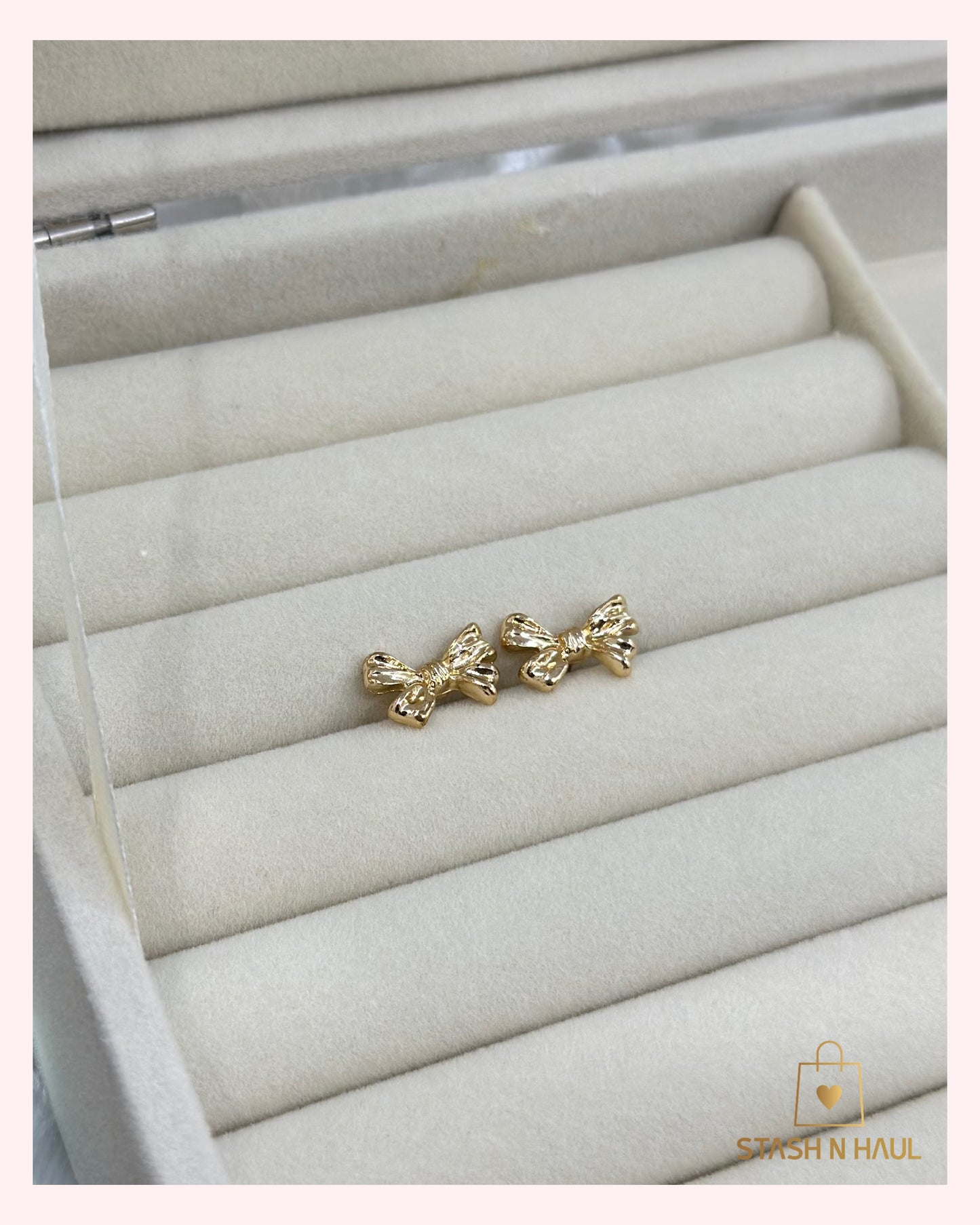 BOWKNOT STUDS