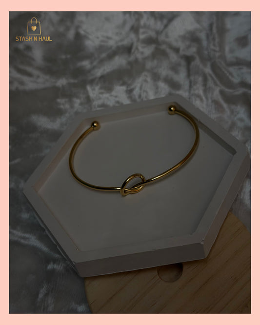 KNOT CUFF BRACELET