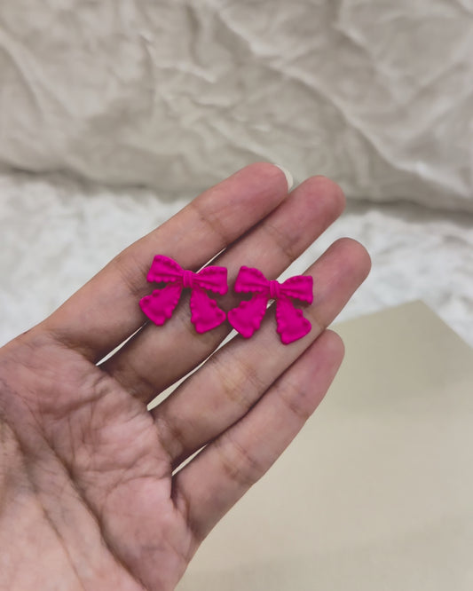 PETAL KISS STUDS
